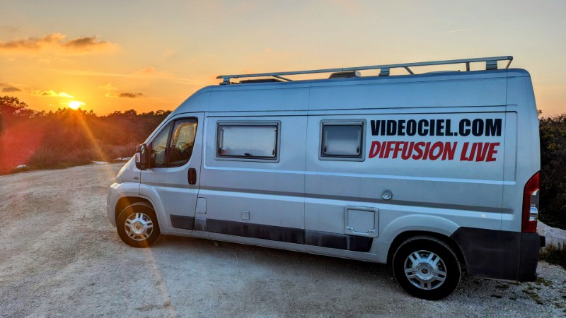 Vidéo van rangé pour la soirée